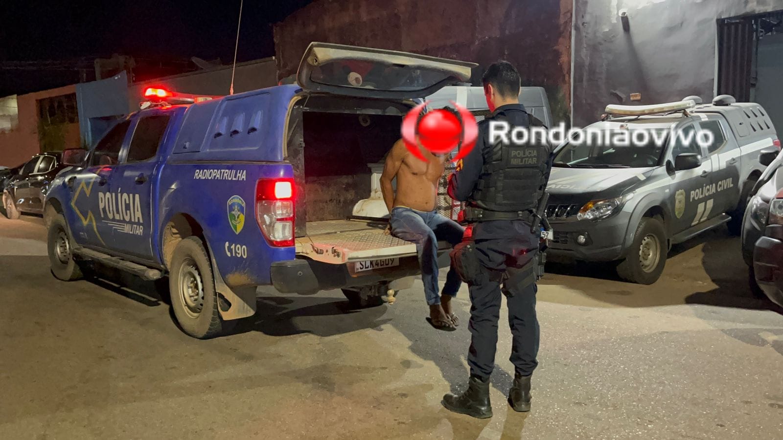 PRESO EM FLAGRANTE: Marido acorda mulher com balde de água e faz ameaças; 'Vou ali cheirar e volto'