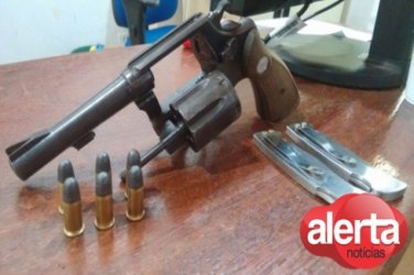 Irmãos são presos por porte ilegal de arma