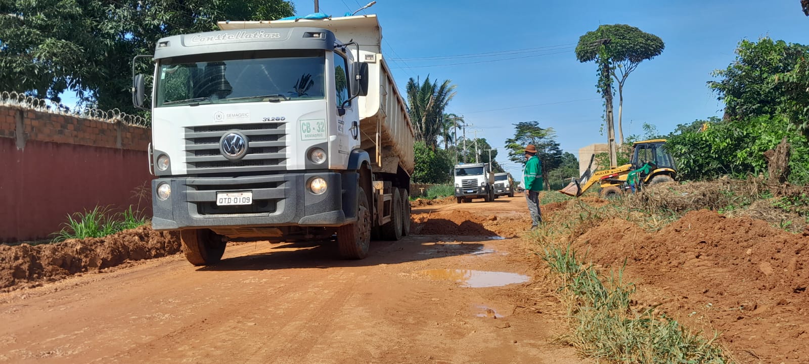 EDWILSON NEGREIROS: Vereador solicita e SEMAGRIC providencia limpeza e encascalhamento em bairro
