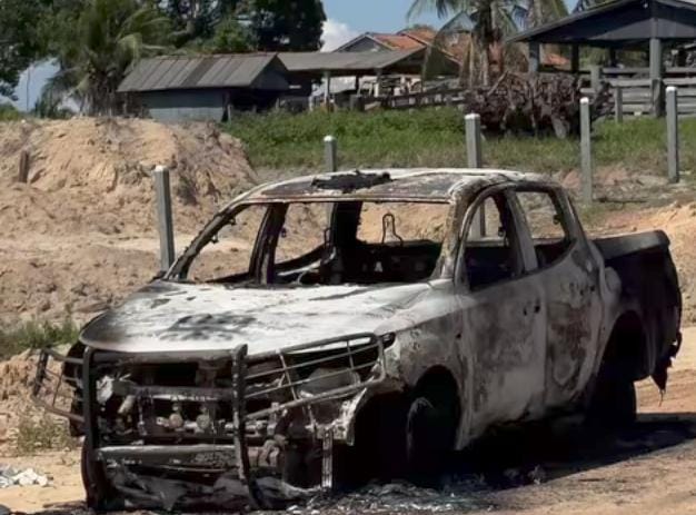 EMBOSCADA: Caminhonete de empresa de segurança é incendiada após ataque em área de conflito