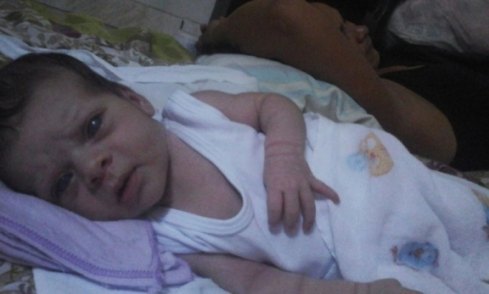 Bebê nasce com doença rara e pais pedem ajuda