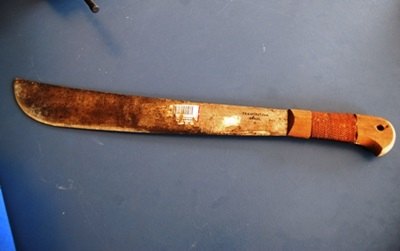 Homem com R$ 8 mil no bolso leva terçadada na cabeça em tentativa de roubo
