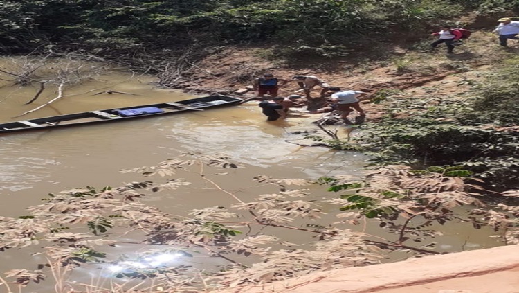 ACIDENTE: Picape da Polícia Federal caí em rio com três agentes e um desaparece