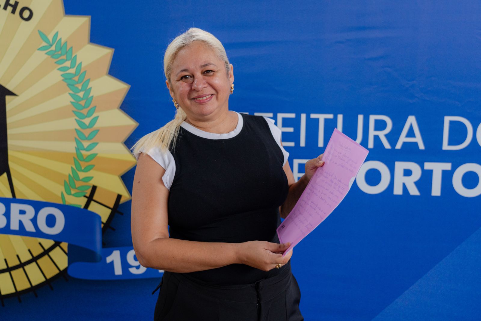 Professora porto-velhense conquista primeiro lugar em concurso de coletâneas de poesias