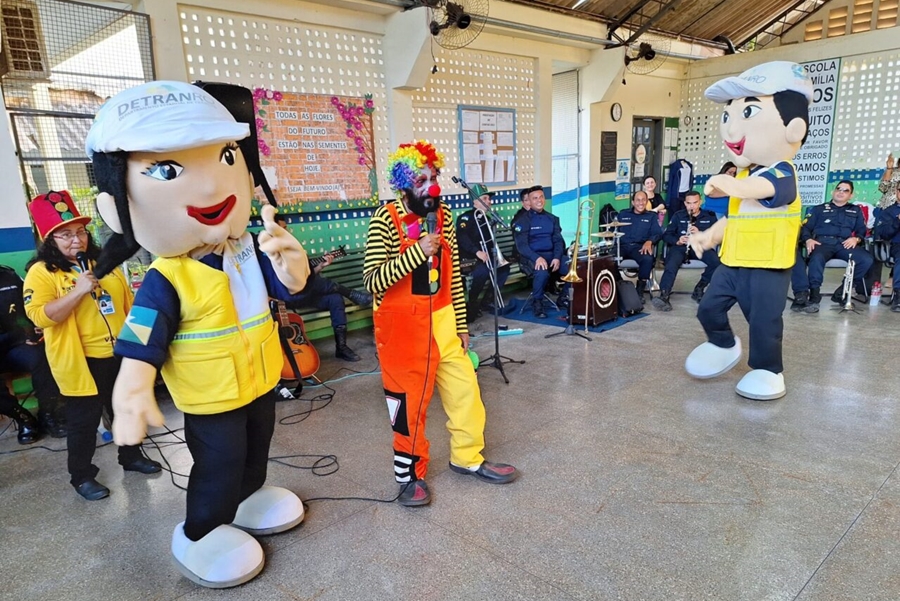 MAIO AMARELO: Ações de Educação no trânsito são reforçadas em escolas e na rodoviária de PVH