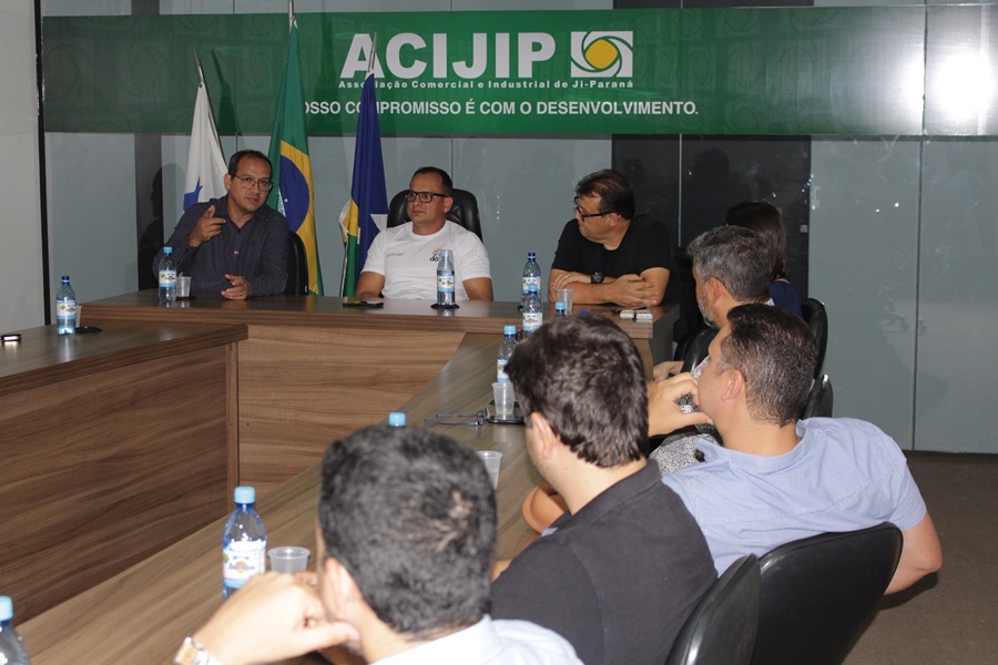 LÍDERES: Superintendente do Sebrae se reúne com lideranças do interior do estado