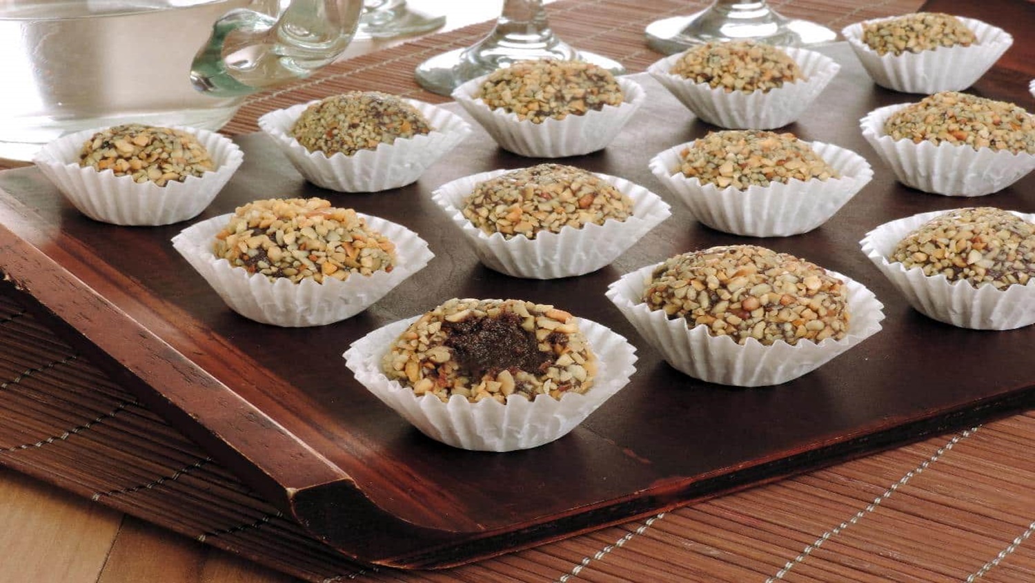 RECEITA: Brigadeiro de açaí para uma sobremesa diferente