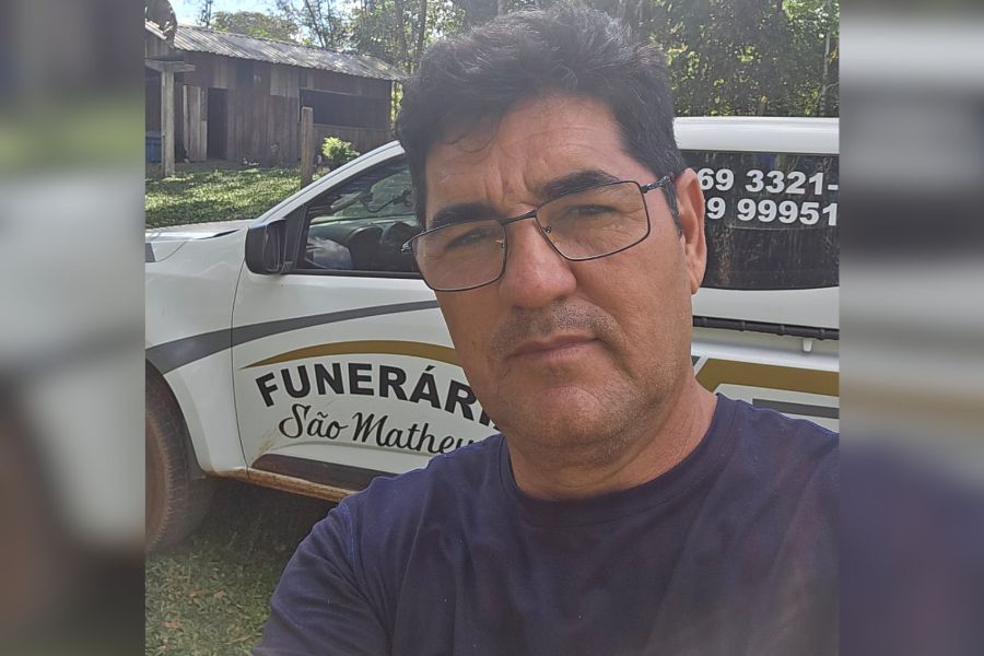 'A MORTE NÃO ESPERA HORÁRIO':  Ademilson de Gouveia, com 32 anos no setor funerário, critica poder público