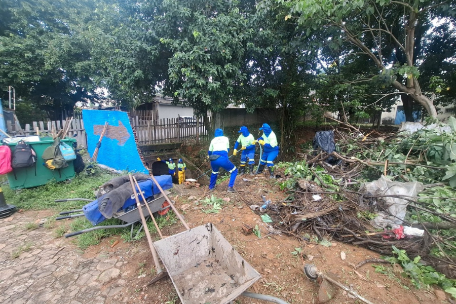 CIDADE LIMPA: Prefeitura inicia trabalho de limpeza no canal Santa Bárbara, no centro de PVH