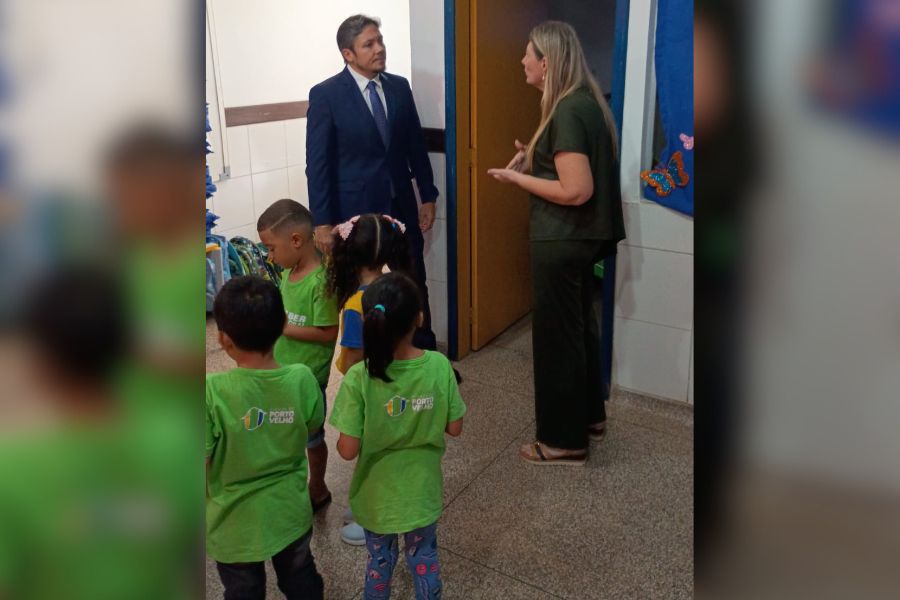ZÉ PAROCA: Vereador vivencia dia de aula em escola e reafirma compromisso com a educação