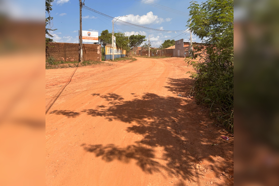  GEDEÃO NEGREIROS: Vereador solicita asfaltamento em via de acesso a escola no Bairro São Francisco