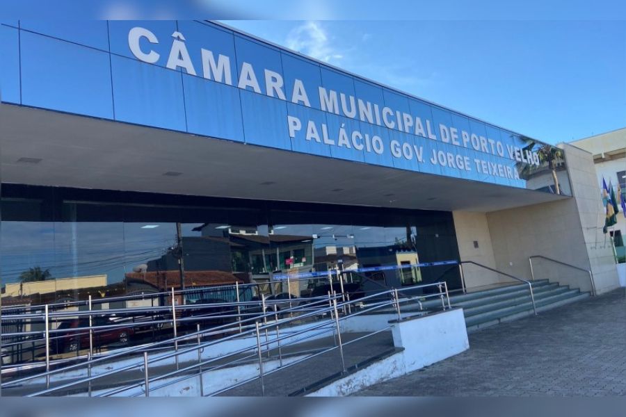 DESACATADA: Diretora Jurídica é ofendida por ativista na Câmara de Vereadores