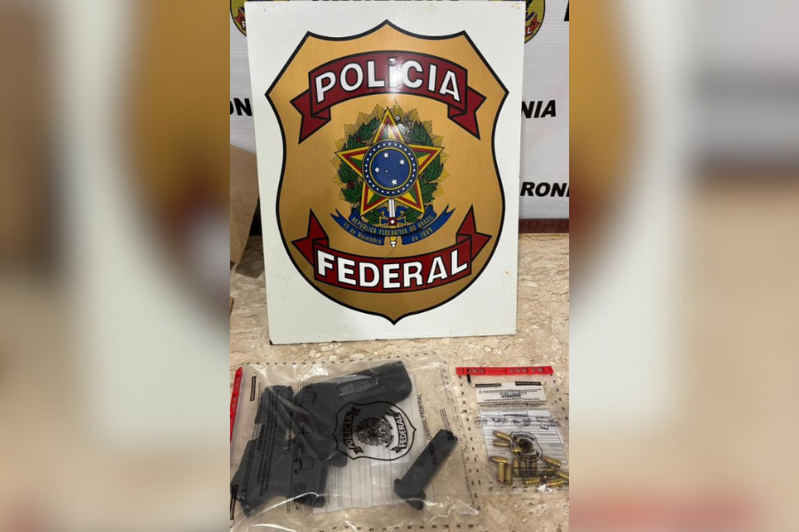 OPERAÇÃO: PF e PM flagram homem com arma dentro de carro