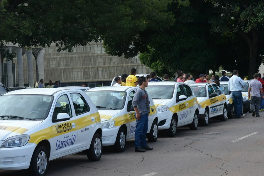 FLEXIBILIDADE: Contran aprova extinção de aulas em autoescolas para emissão de CHN
