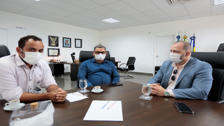 DE CUJUBIM: Vereadores agradecem Alex Redano pelos R$ 600 mil para a recuperação de estradas