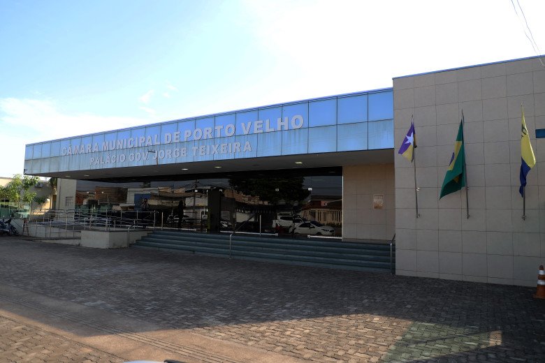 GESTÃO DO LIXO: Vereadores aplicam 'chicana' em decisão do TCE e conselheiros sofrem derrota vexatória