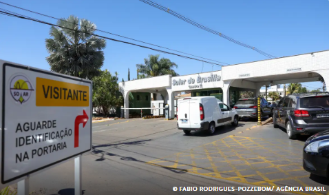 DECISÃO DO STF: Moraes manda vistoriar carros e área externa da casa de Bolsonaro