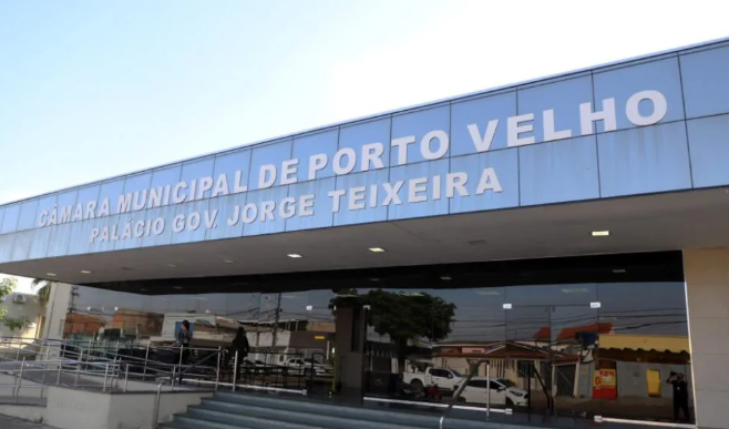 REESTRUTURAÇÃO: Câmara de PVH exonera 698 comissionados e convoca 41 servidores efetivos