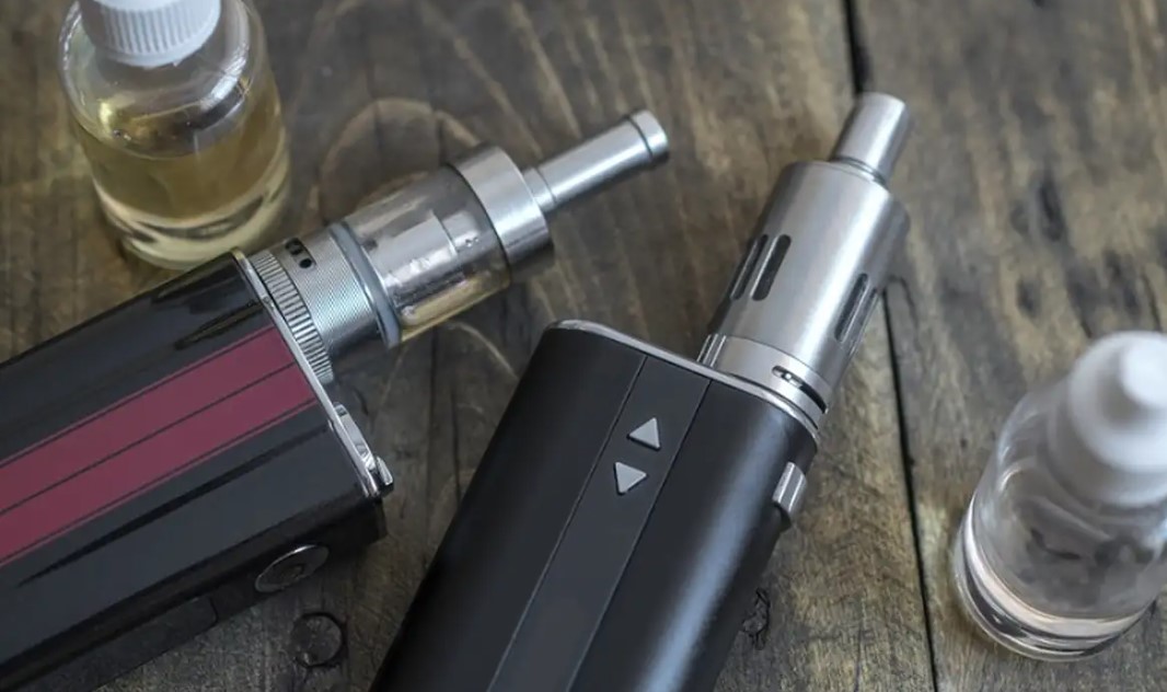 CIGARROS ELETRÔNICOS: Adolescentes que vivem em redes sociais têm mais chance de fumar, diz estudo