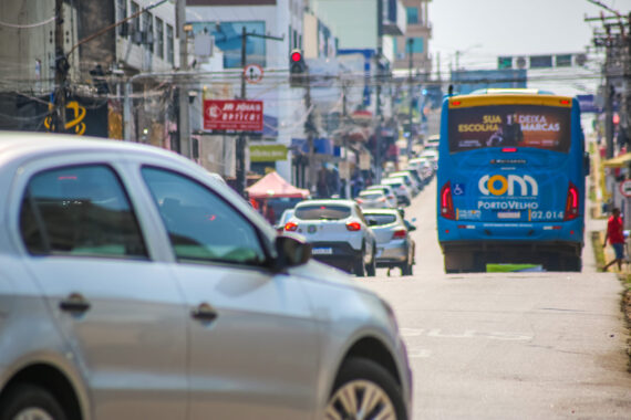 REGULARIZAÇÃO: Licenciamento de veículos com placa final 8 deve ser atualizado até 29 de agosto