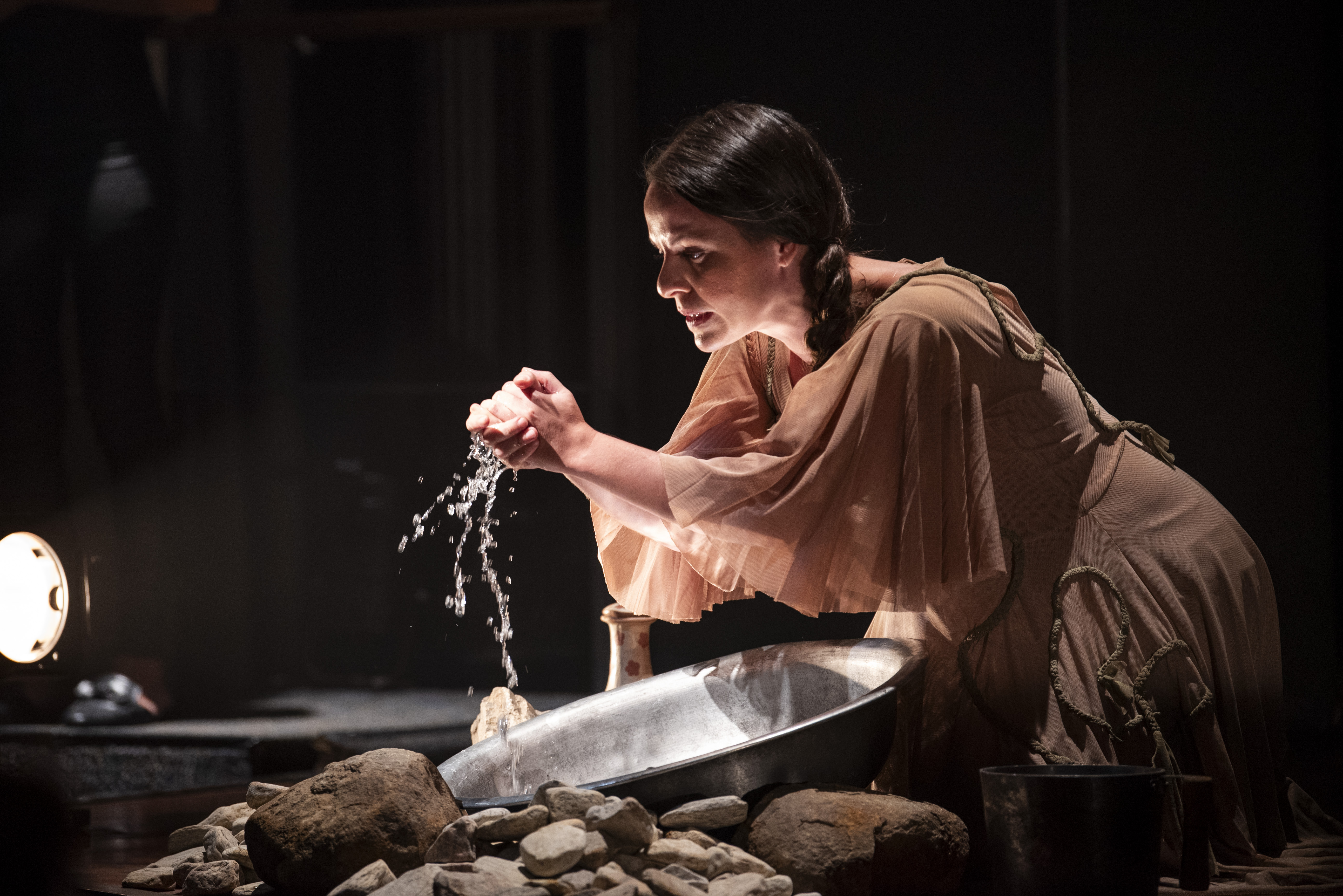 MONÓLOGO: Espetáculo em homenagem a Cora Coralina estreia no Teatro Palácio das Artes, em PVH