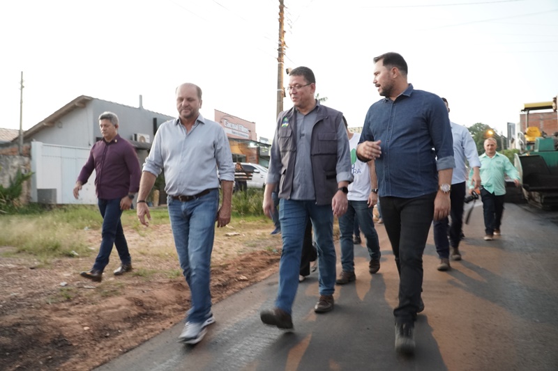 FISCALIZAÇÃO: Cirone Deiró acompanha execução das obras de recapeamento em Cacoal 