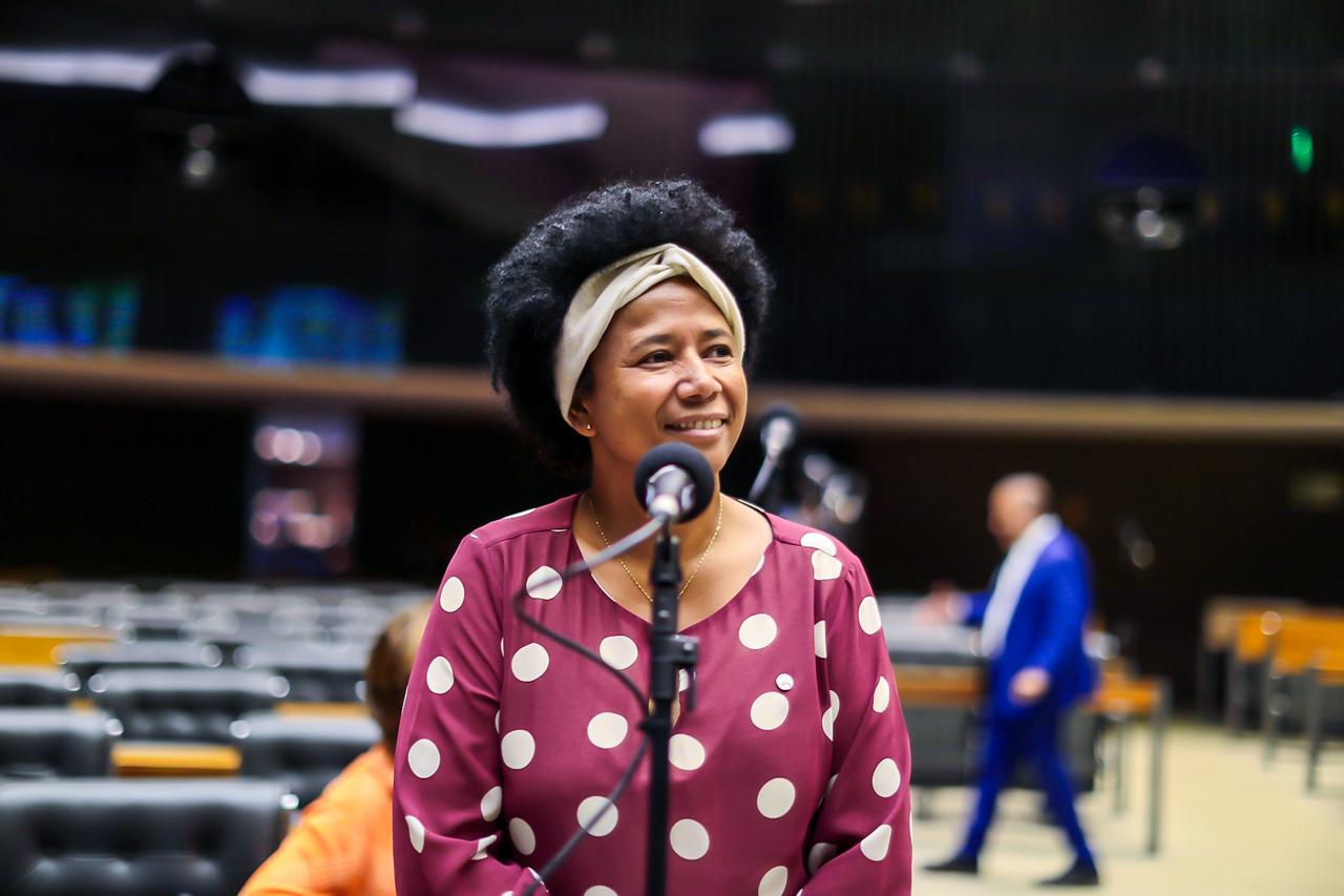 SILVIA CRISTINA: Deputada volta a cobrar que PEC 47 da transposição entre na pauta da Câmara