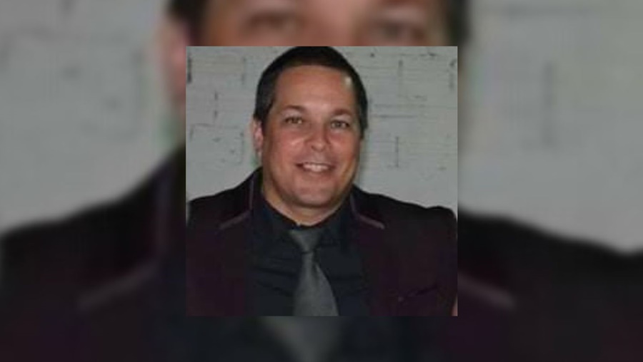 AJUDA: Professor tem doença rara que, se não tratada, pode perder a visão