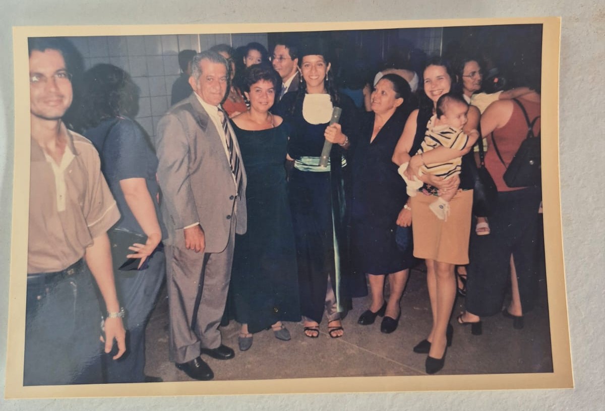 RETRATO DE MULHER: Da beca ao legado - a história de Maria Antônia e sua filha em uma fotografia