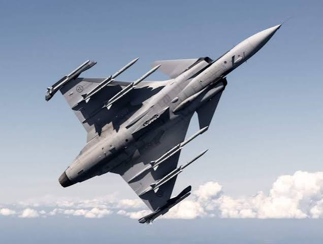 REFORÇO NA DEFESA: Brasil anuncia intenção de ampliar frota de caças Gripen e reforçar defesa aérea