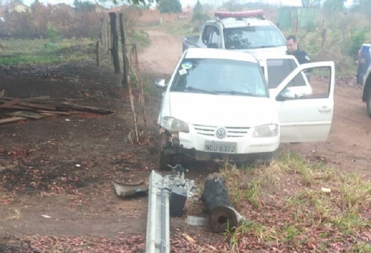 ATRAPALHADOS: Ladrões confundem casa de empresário, deixam mulher amarrada e batem carro 