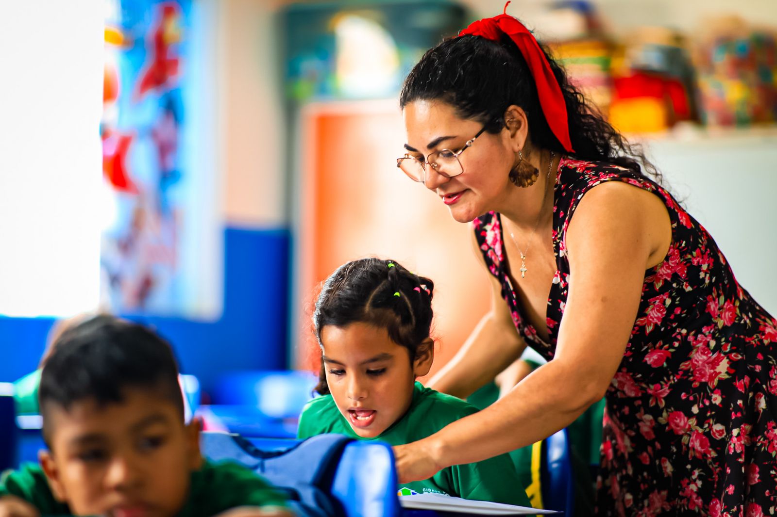 DIA DOS PROFESSORES: Dedicação e compromisso com o futuro marcam a missão de quase 3 mil educadores