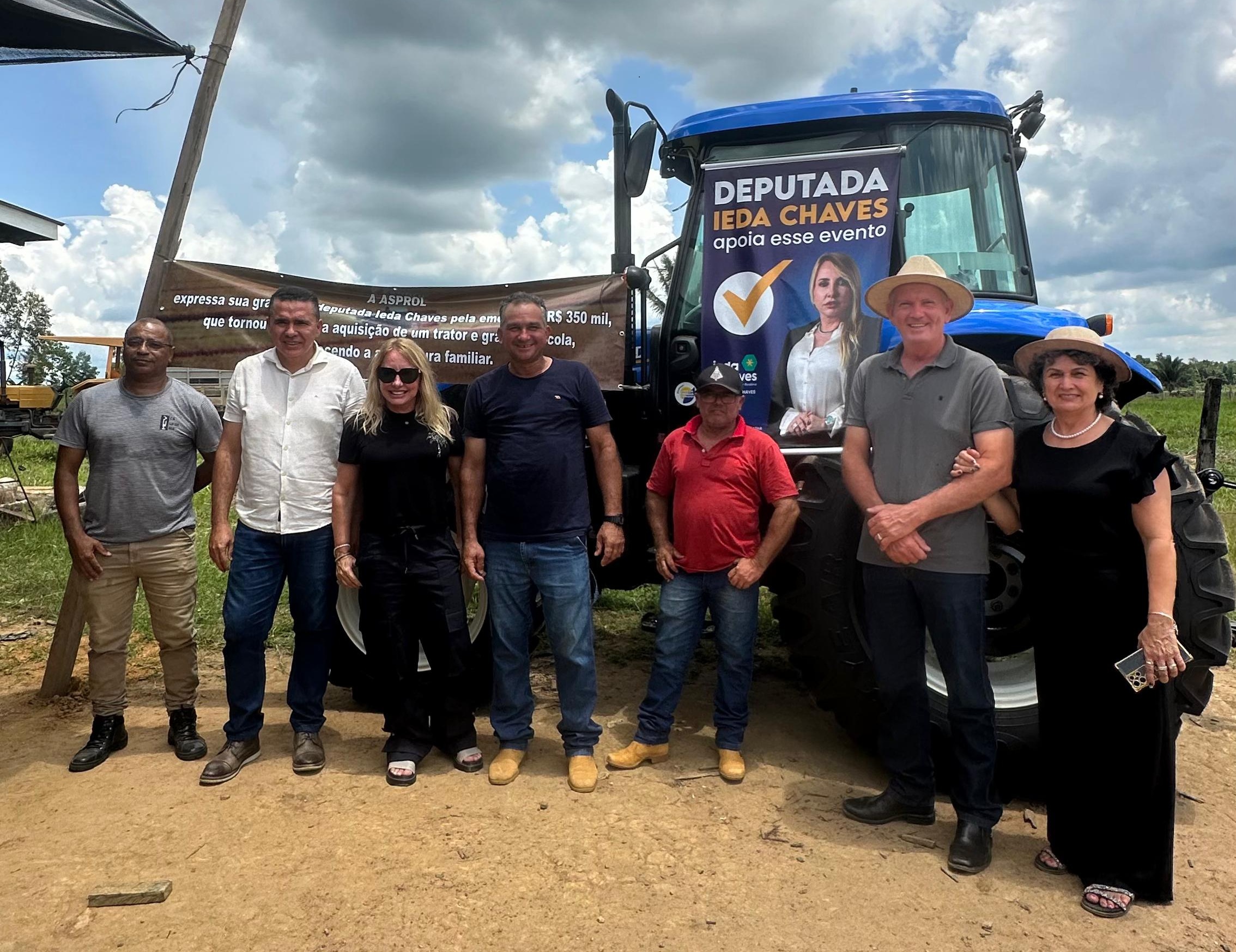 IEDA CHAVES: Deputada fortalece agricultura familiar com entrega de implementos em PVH