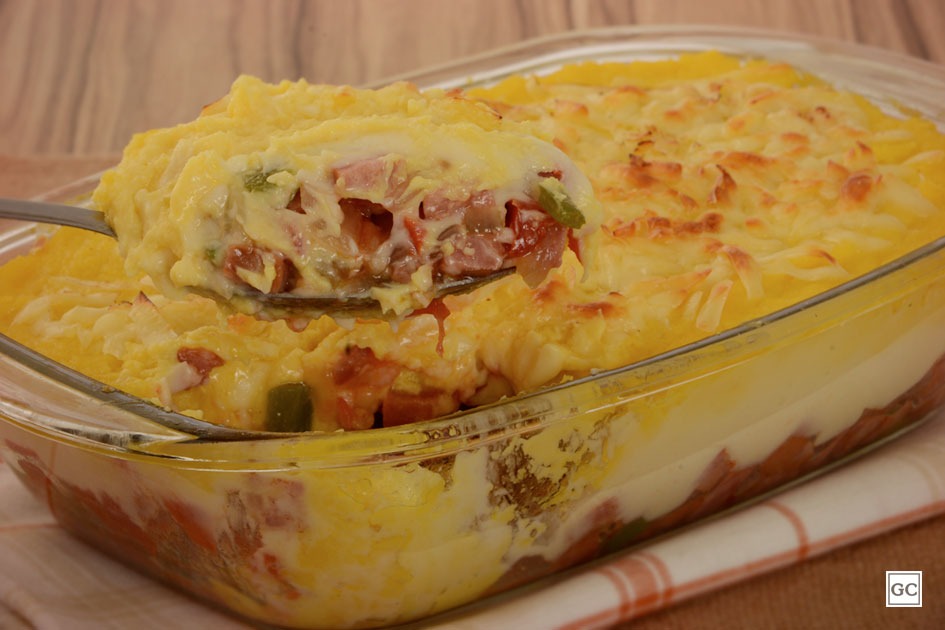 ALMOÇO: Receita de escondidinho de pamonha com linguiça