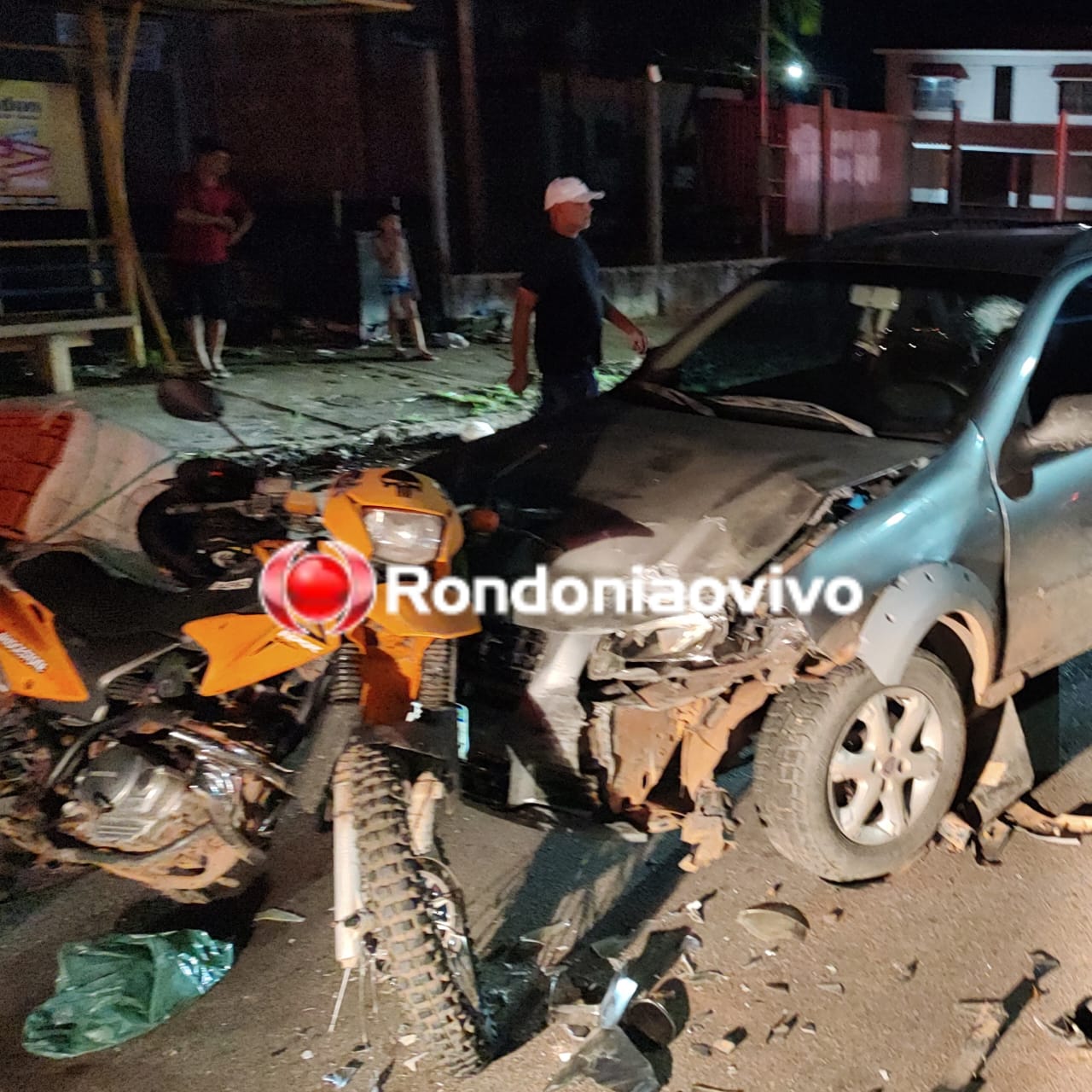 VÍDEO: Motociclista invade contramão e bate de frente com carro na Rio Madeira