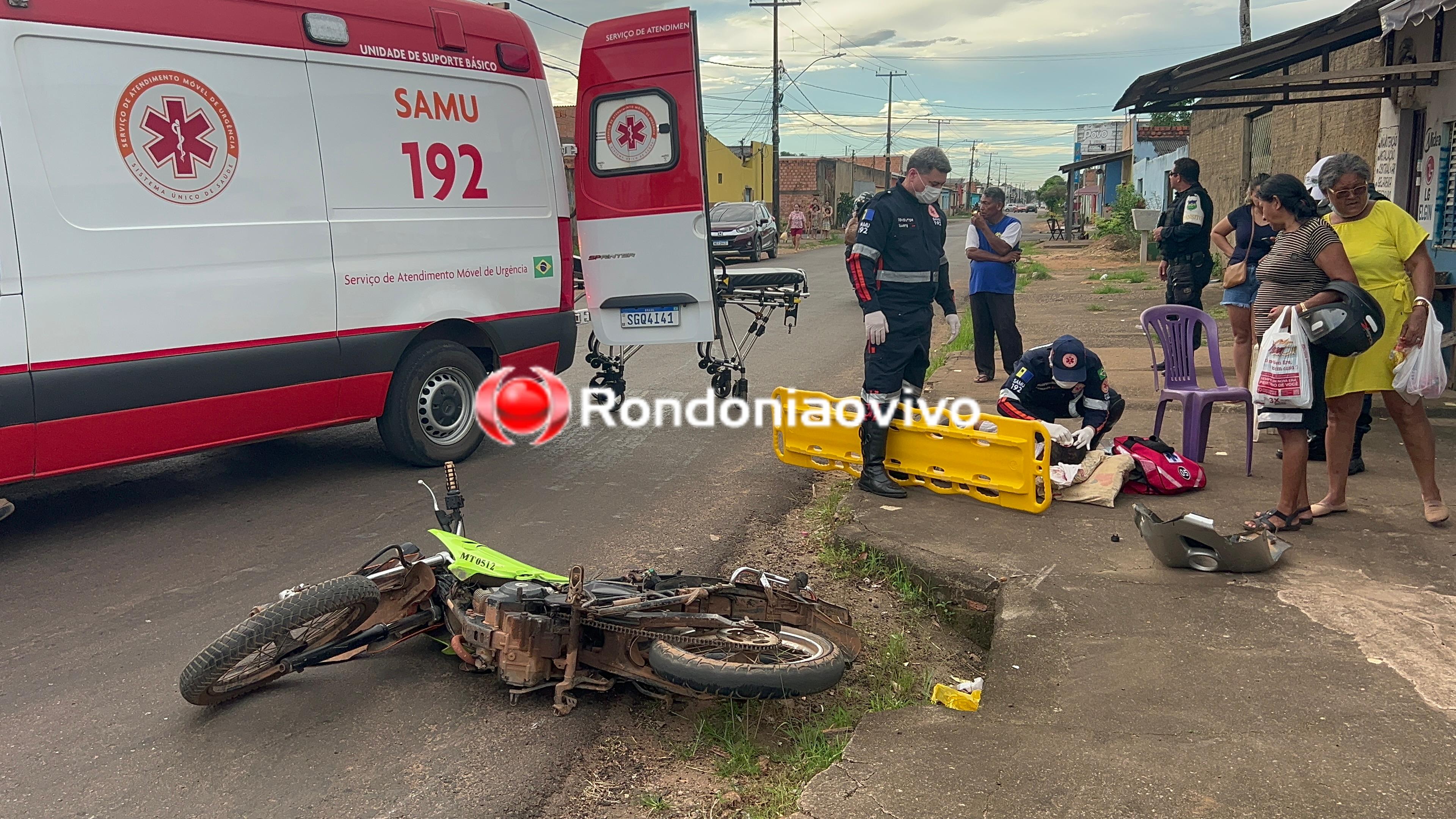 JOGADO NA CALÇADA: Condutora de Hilux avança cruzamento e causa grave acidente com motociclista