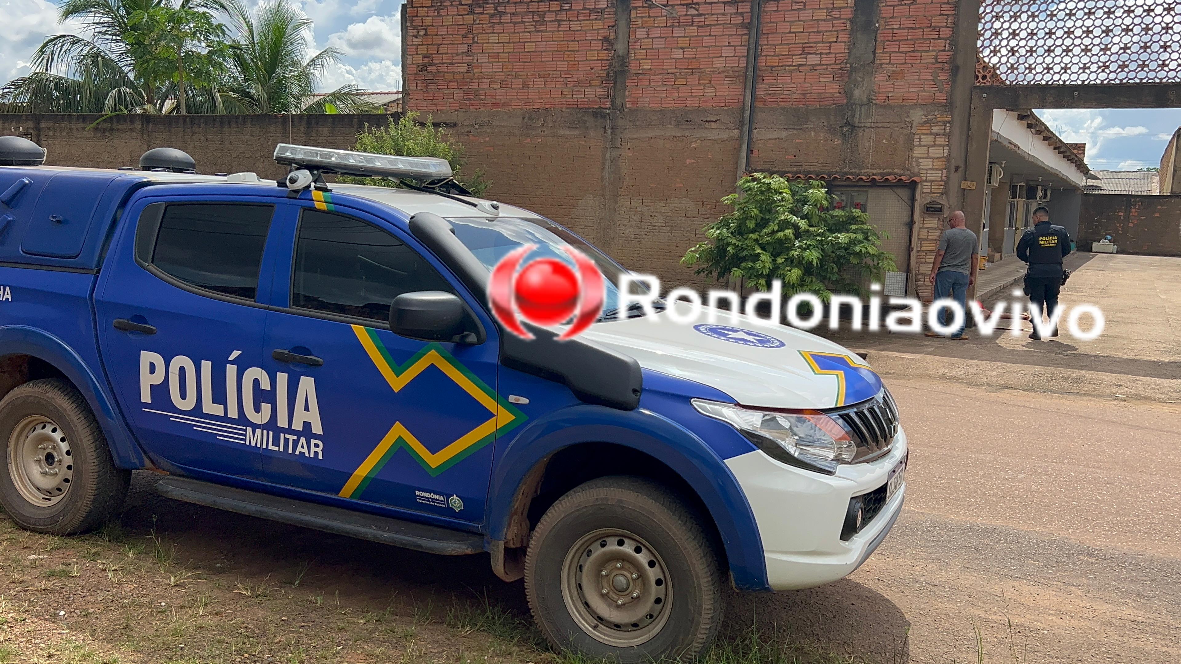 VÍDEO: Travesti é acusada de agredir empresário e quebrar carro dele após programa