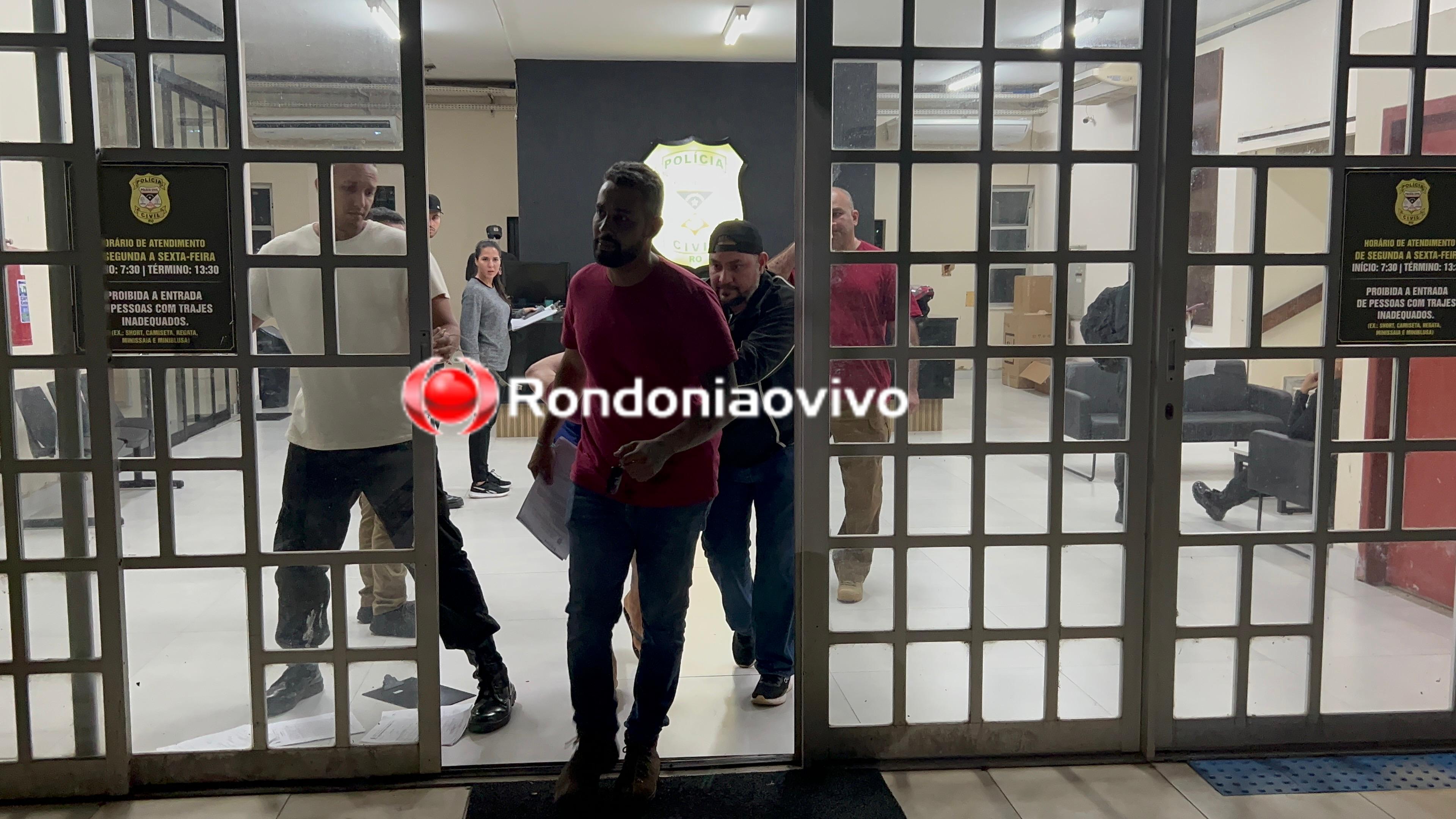 NA CADEIA: Confira vídeo em que assassino de casal é levado para presídio 