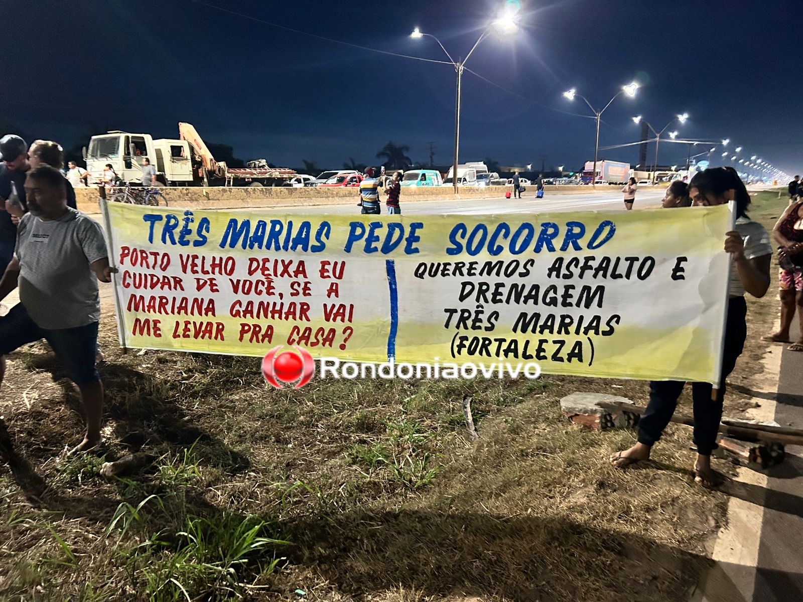 URGENTE: Moradores fecham BR-364 em protesto na capital
