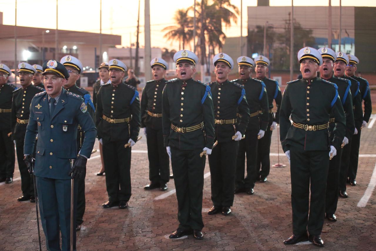 FORMAÇÃO DE OFICIAIS: Novos cadetes da PM de Rondônia recebem o Espadim  em ato solene 