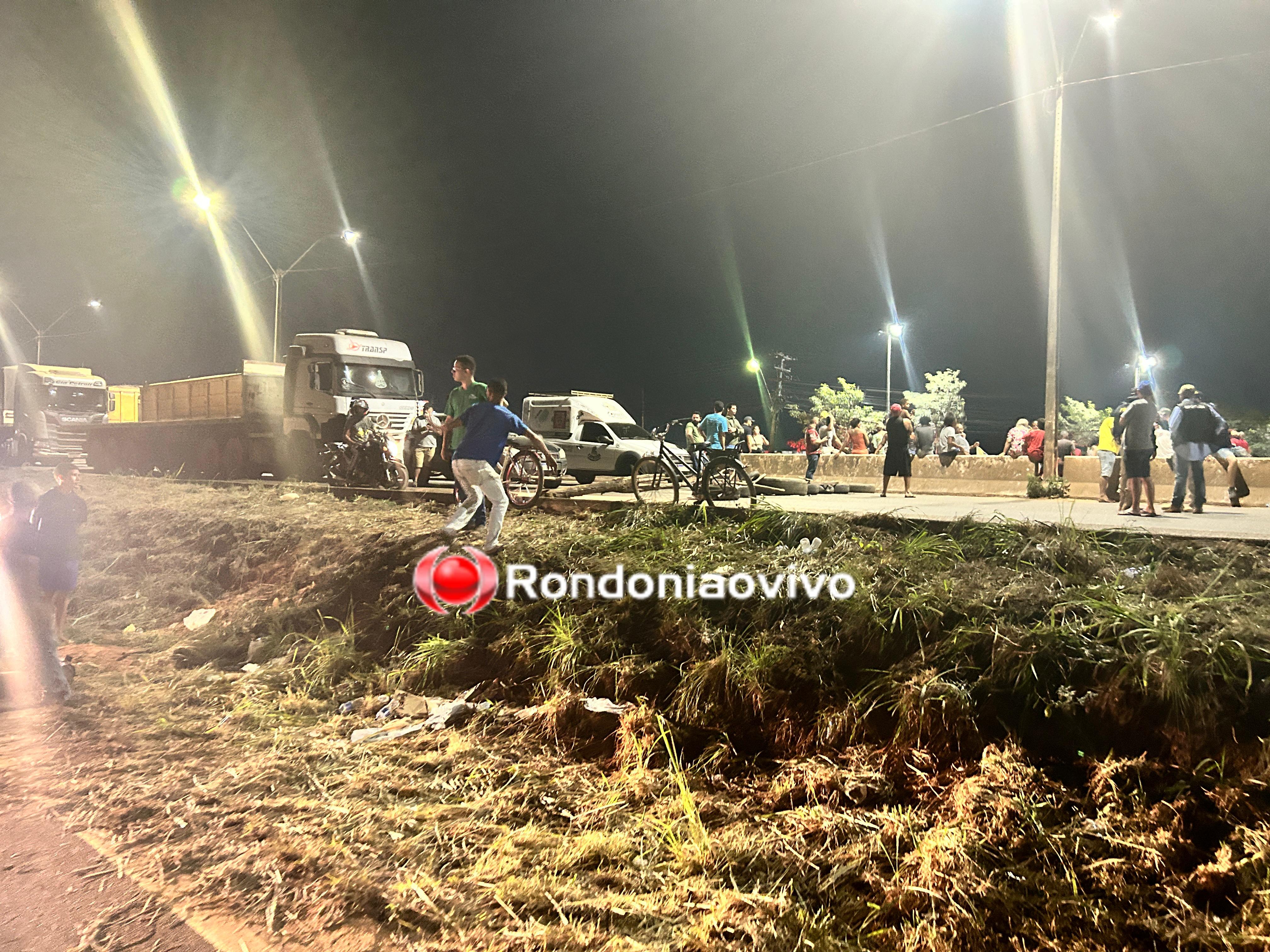 VÍDEO: BR-364 é mais uma vez fechada por moradores de bairros da zona Leste