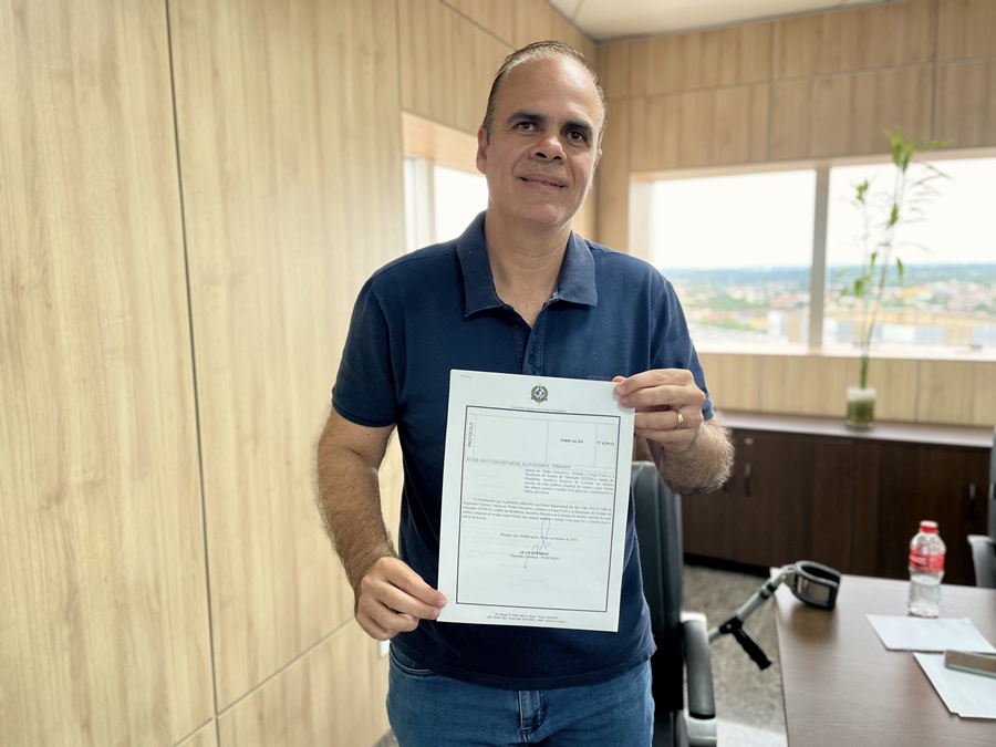 ESCOLAS: Alan Queiroz indica ao Governo a execução de projetos de incentivo à leitura