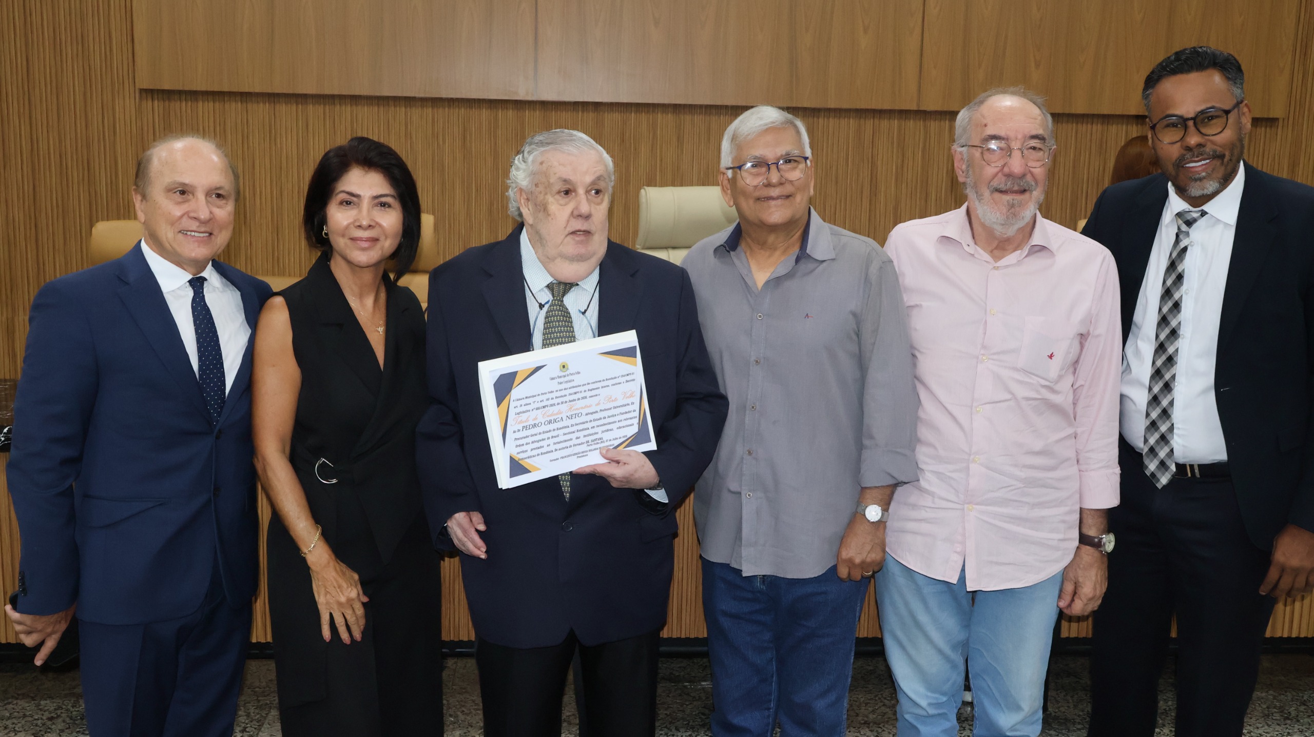 DR. SANTANA: Vereador entrega Título de Cidadão Honorário a Pedro Origa Neto