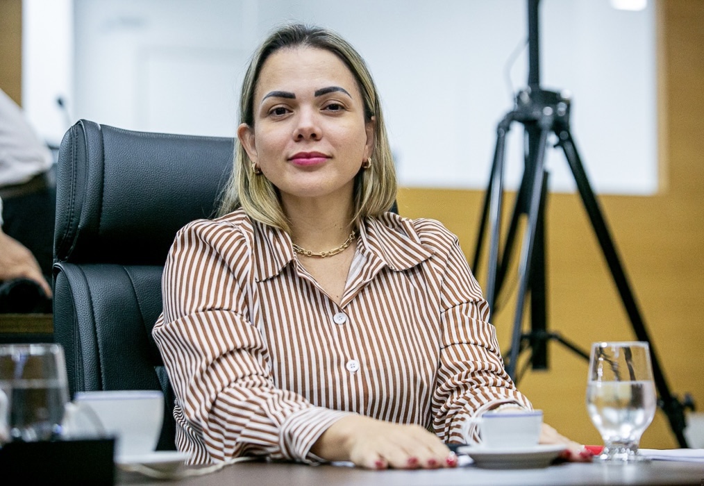 CLÁUDIA DE JESUS: Deputada garante recursos no valor de R$ 110 mil para associação rural em PVH