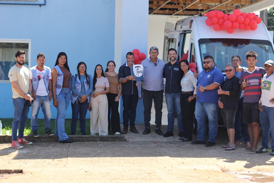 DELEGADO CAMARGO: Deputado participa da entrega de ambulância em Rio Crespo