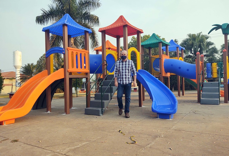 VILHENA: Ezequiel Neiva anuncia a conclusão da licitação dos playgrounds para o município