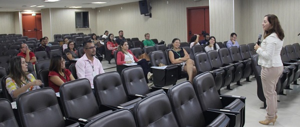 PROJETO: Servidores recebem orientações sobre educação financeira