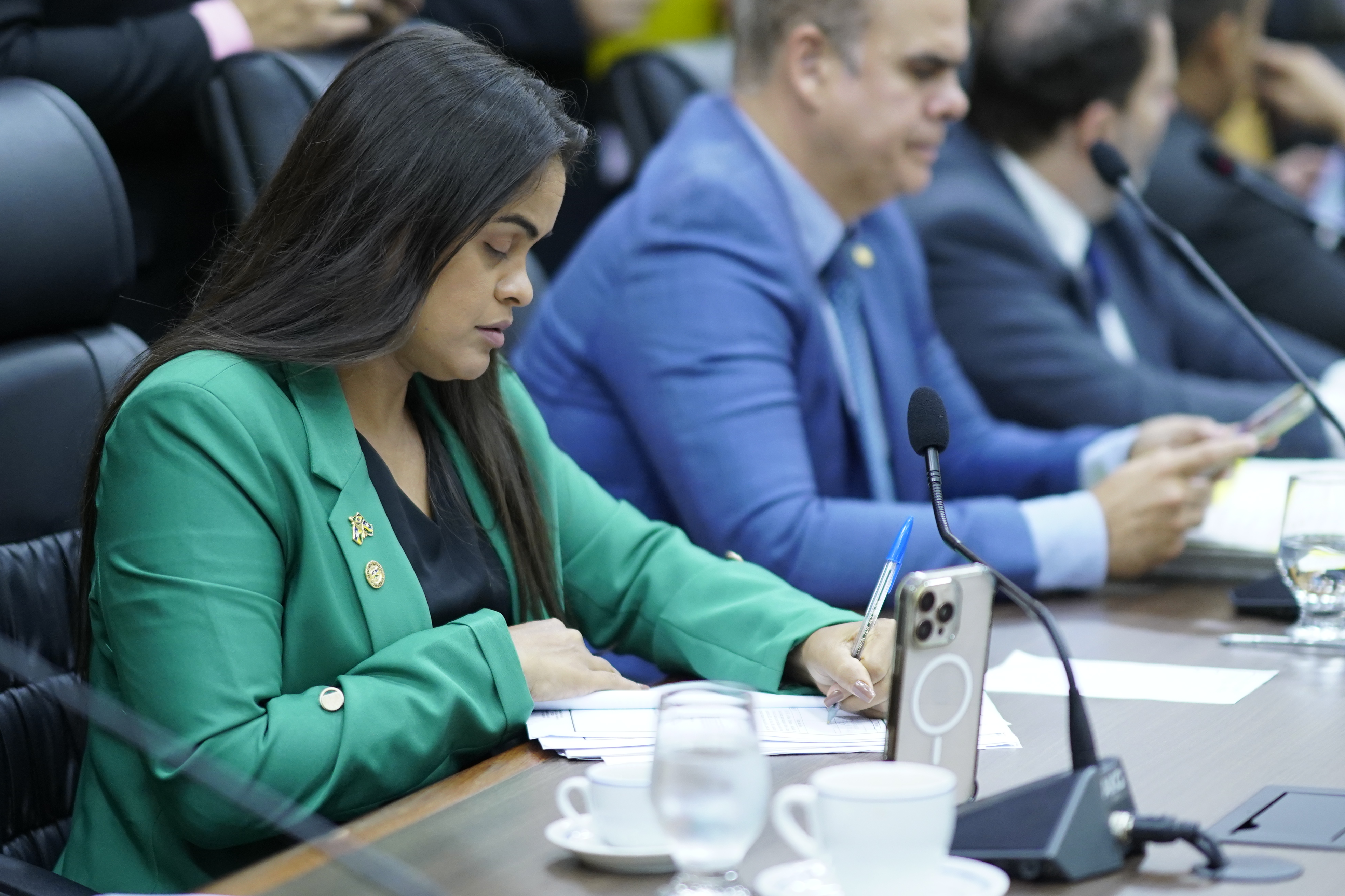 TAISSA SOUSA: Deputada reafirma compromisso com educação e vota a favor de concurso na Seduc