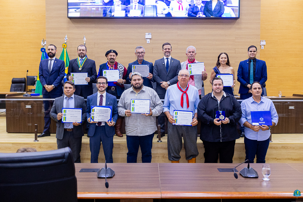 LUCAS TORRES: Deputado promove sessão solene e entrega honrarias a personalidades