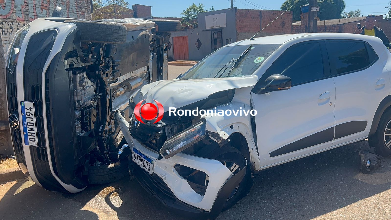 VÍDEO: Grave acidente com capotamento deixa mulher ferida